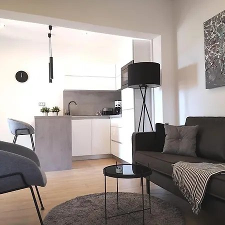 Antoana Daire Hvar Town